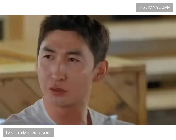 武大靖家冰箱里冻着的不是饺子，是他每天掐秒表吃的时间