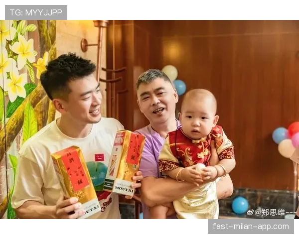 郑思维训练完直接拎爱马仕去接娃？